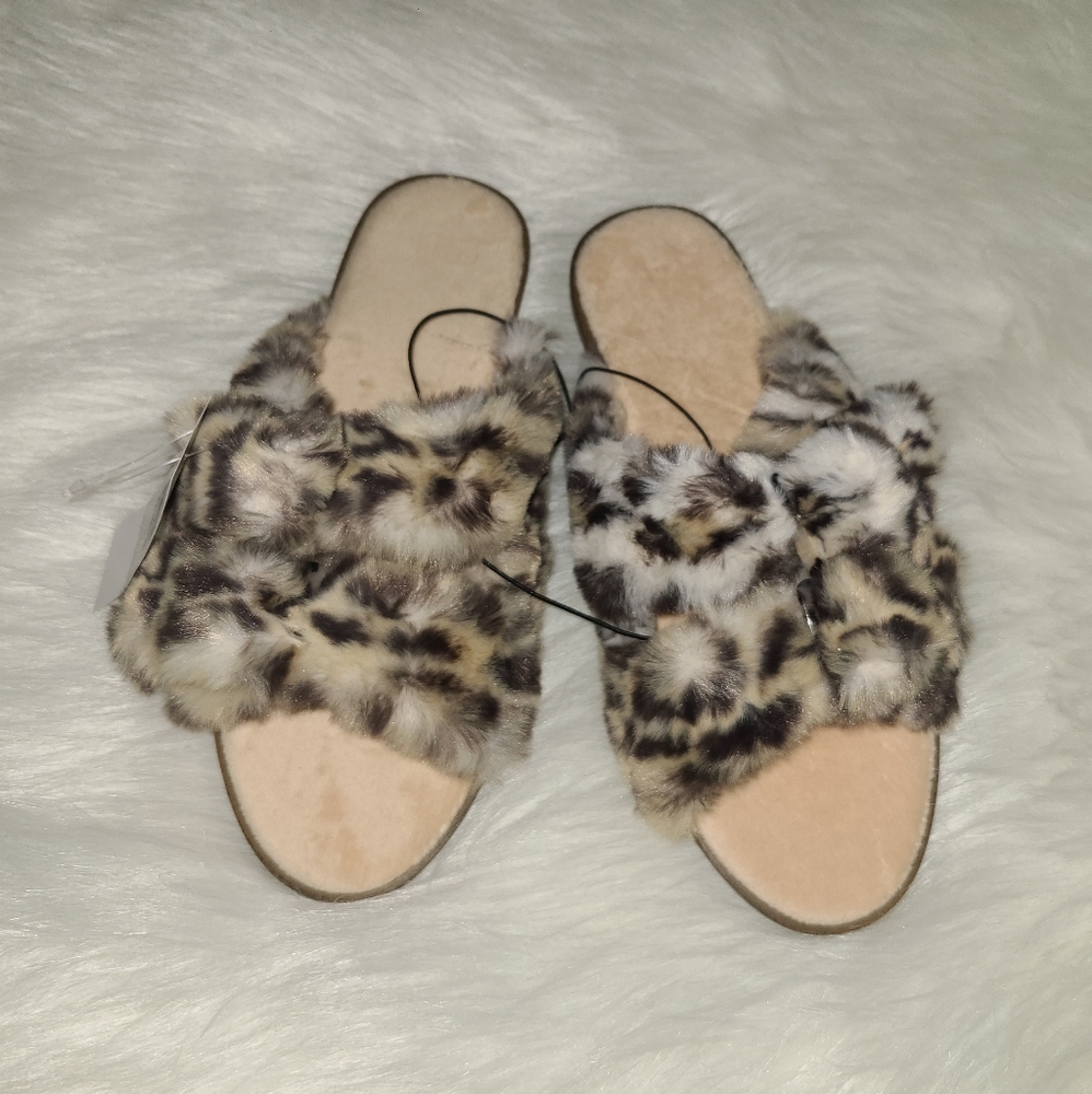 LOFT Faux Fur Buckle Slippers | Small - Picture 2 of 7